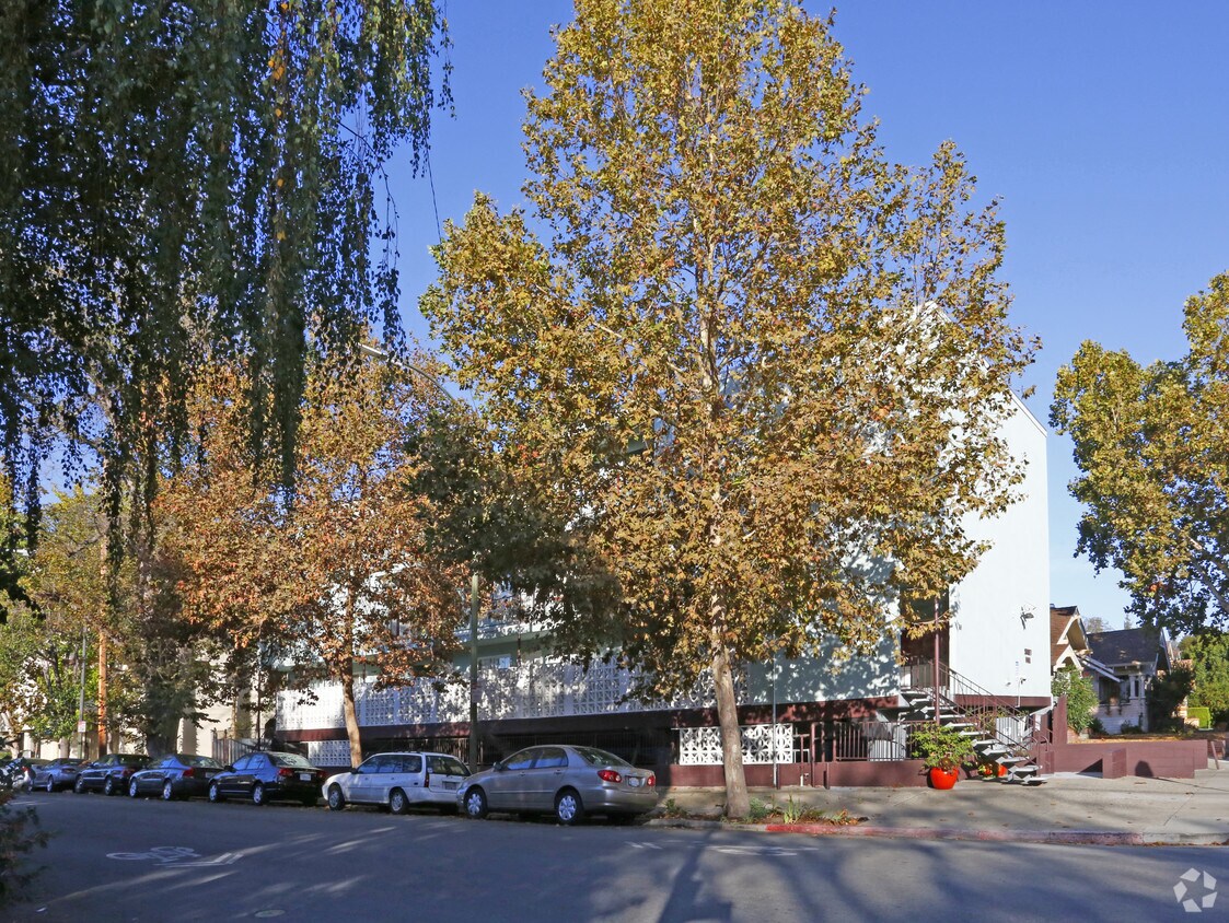 Building Photo - 399 S 12th St
