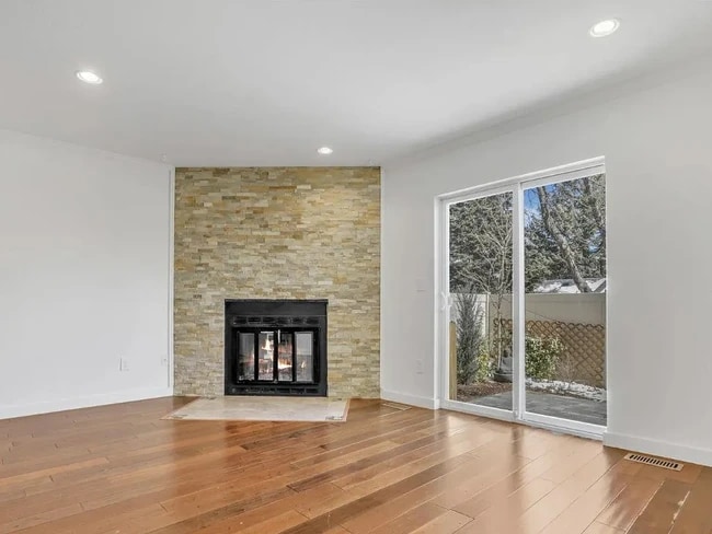 Building Photo - 1308 Vesta Cir