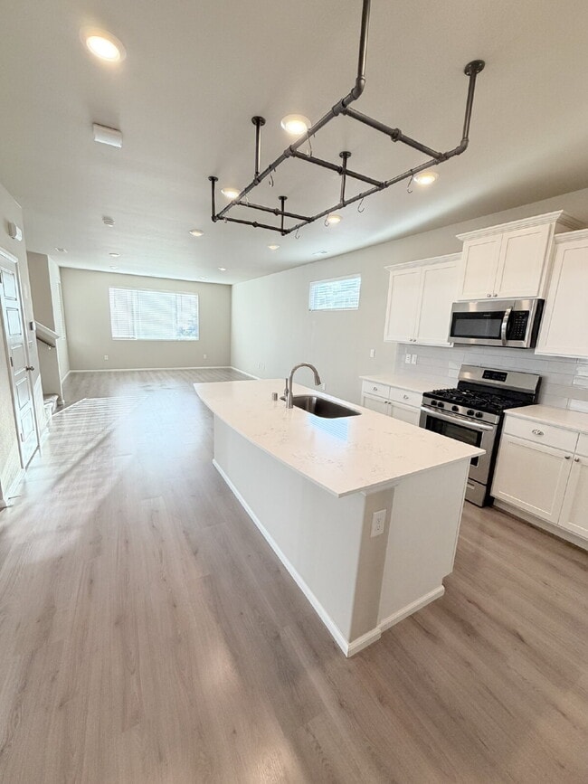Building Photo - Newer Build 3 Bedroom 3 Bathroom- Single Family Home