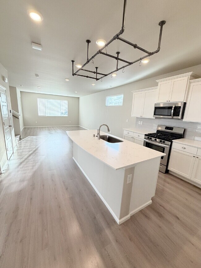 Foto del edificio - Newer Build 3 Bedroom 3 Bathroom- Single Family Home