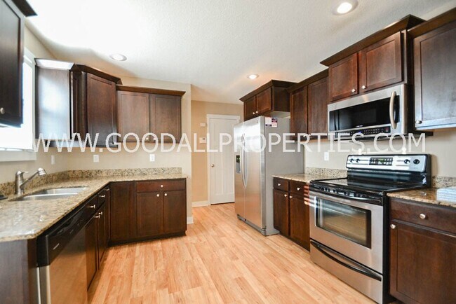 Foto del edificio - 4 Bedroom, 2.5 Bathroom Home in Ankeny