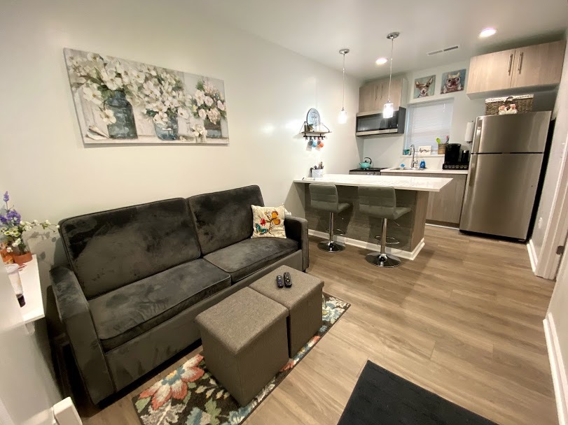Living Area - 412 E Nunnally St