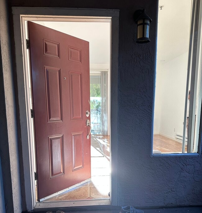 Entrada - 3695 Stevenson Blvd