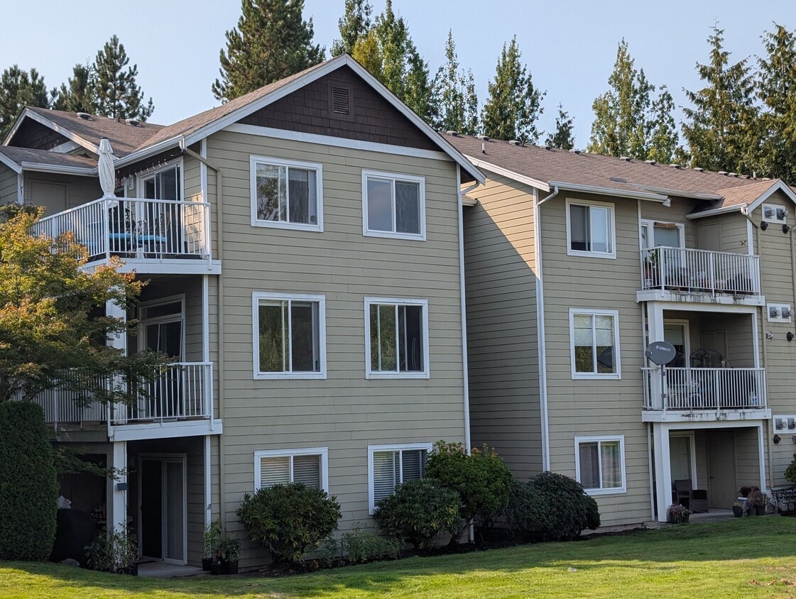 View of the building - 710 240th Way SE