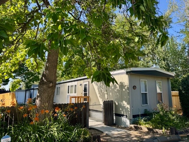Foto principal - 524 E 40th St