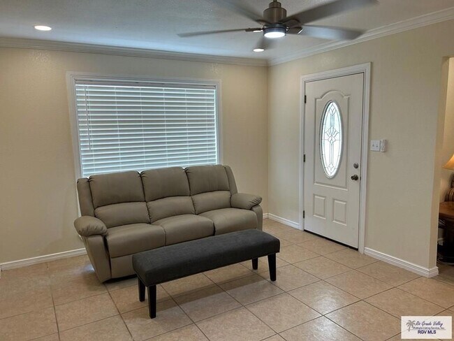 Foto del edificio - 711 Cisneros St