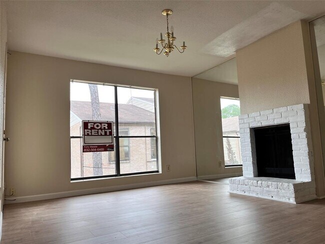 Building Photo - 2100 Wilcrest Dr