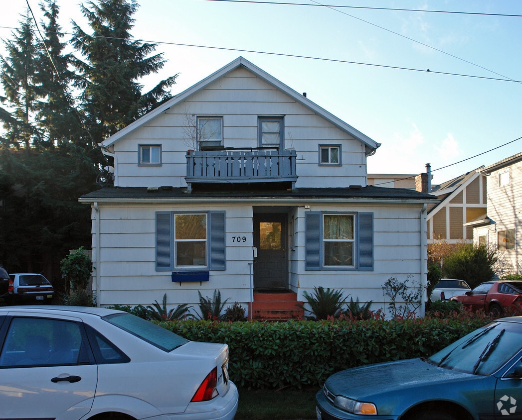 Building Photo - 709 NE 43rd St