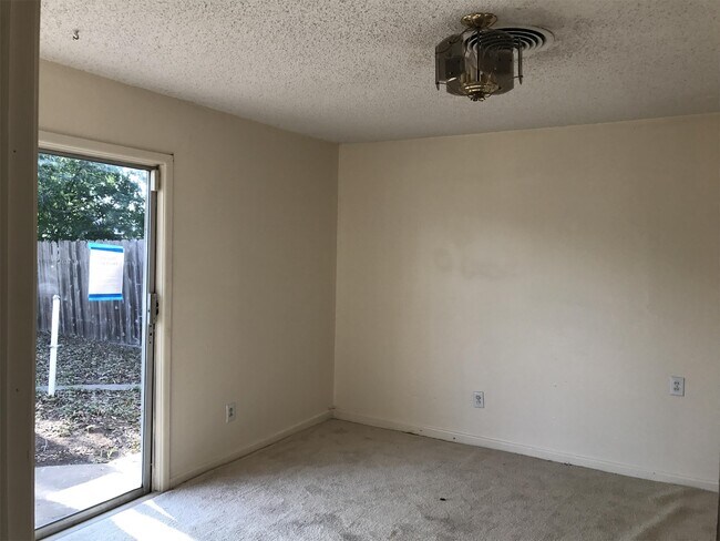 Foto del edificio - 4220 Idlewood Dr