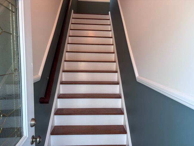 Building Photo - 101 Ponus Ave