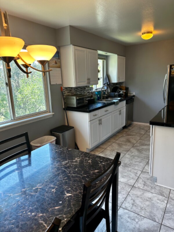 Building Photo - 813 Sirius Dr