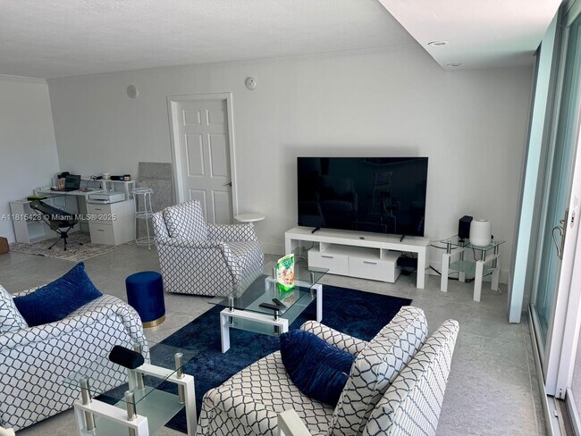 Foto del edificio - 2715 N Ocean Blvd