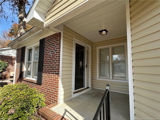 Building Photo - 2678 Rivercliff Rd