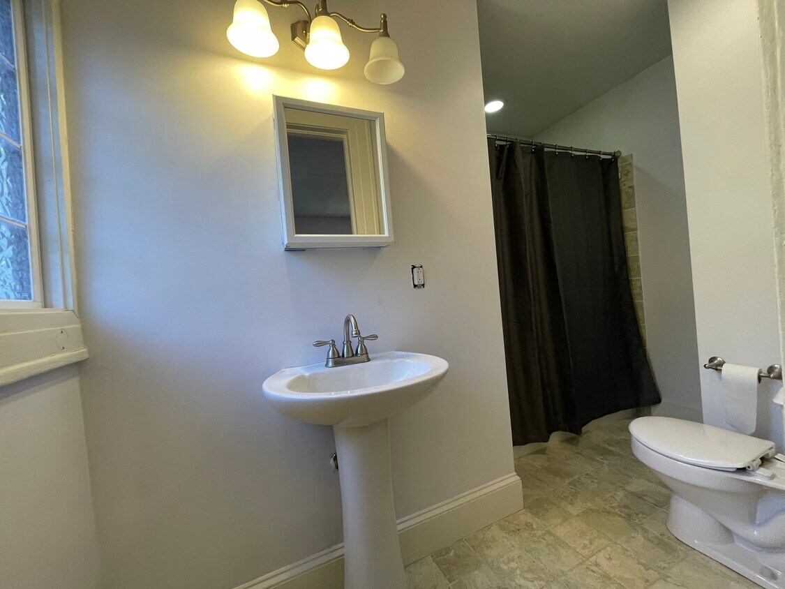 Foto del edificio - 308 Corbin Ave