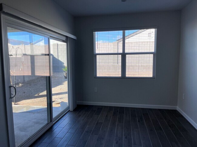 Foto del edificio - Modern 4-Bedroom Ranch-Style Corner Lot Home