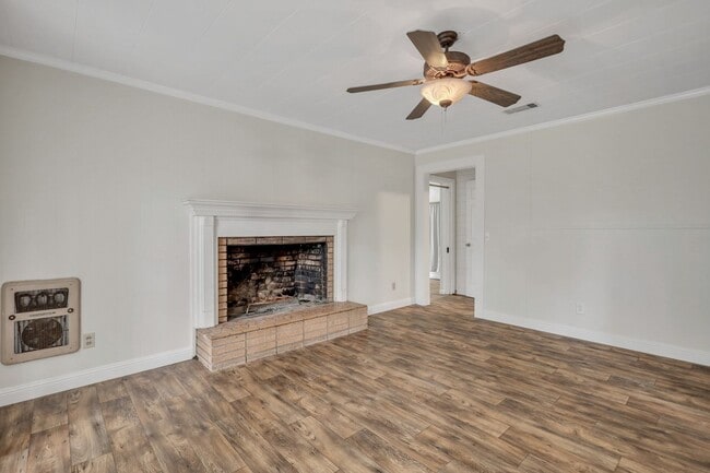 Building Photo - 3bd 2ba HOME FOR RENT on LARGE LOT!