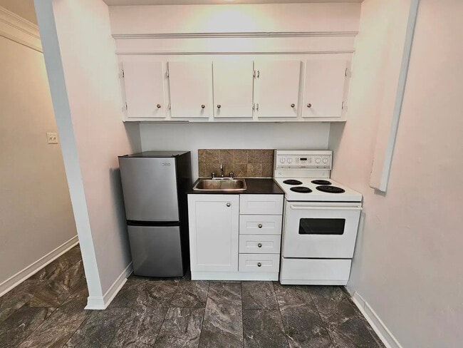 Building Photo - 3205 Beaubien Est