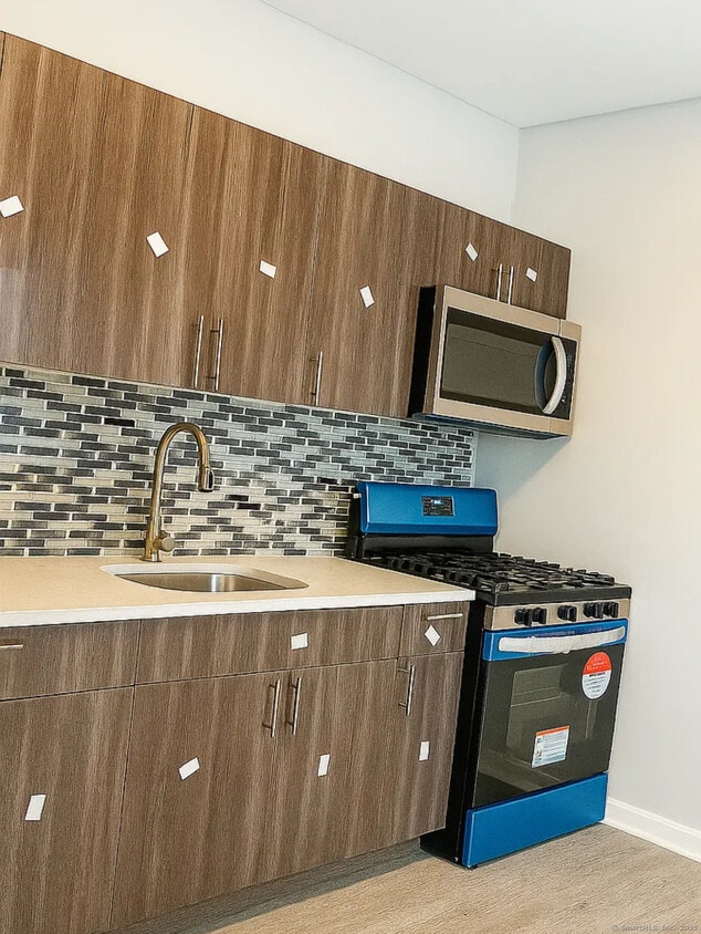 Foto principal - 639 Barnum Ave