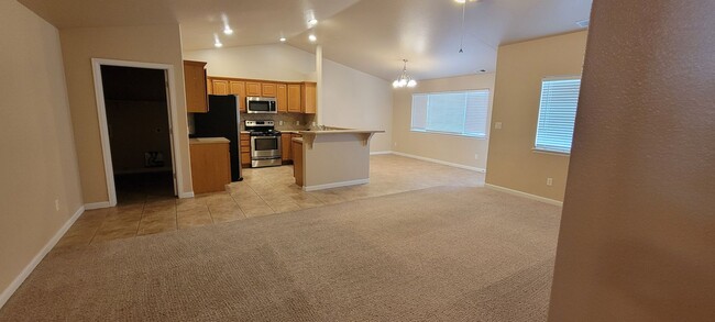 Building Photo - Spacious Duplex in Autumn Glen Subdivision