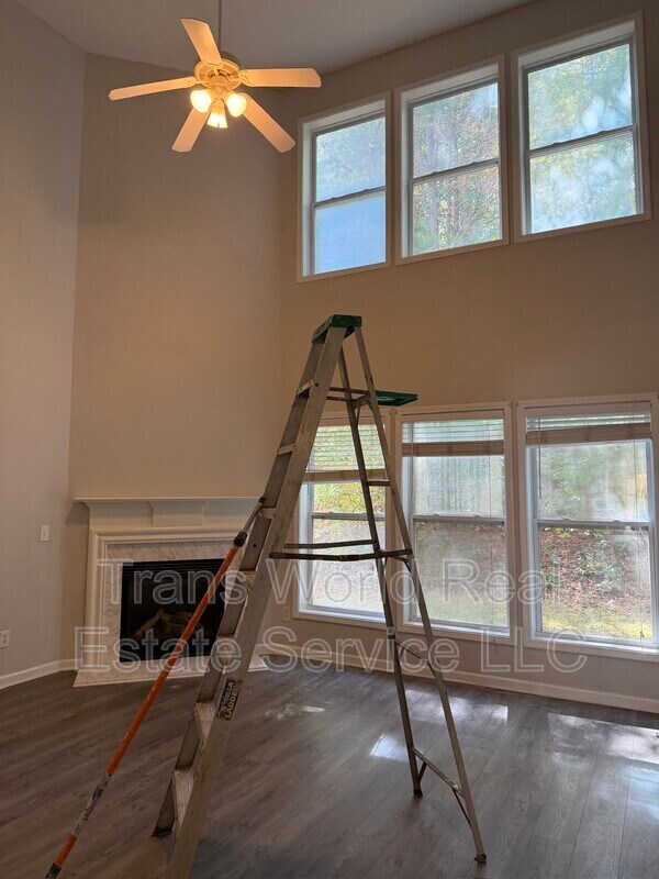 Foto del edificio - 2363 Jasmine Glen Dr