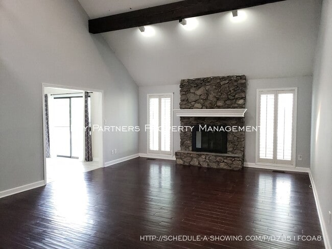 Building Photo - 8620 W 117th - SPACIOUS and Updated!