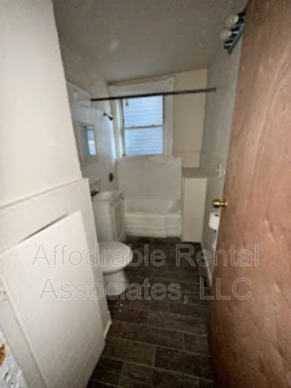 Building Photo - 1560 S 10th St