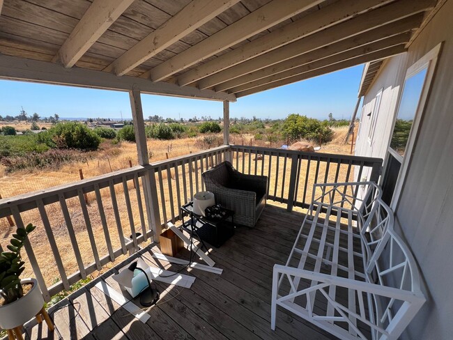 Building Photo - Paradise 2 bedroom 2 bath home on land. Ru...