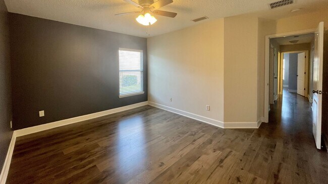 Building Photo - Beautiful Home in beautiful neighborhood