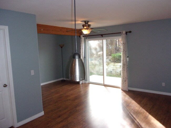 Building Photo - 105 Sunridge Ln