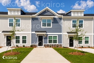 Building Photo - 2561 Banyan Cir