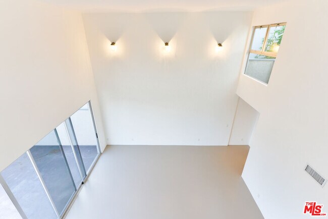 Foto del edificio - 558 Rose Ave