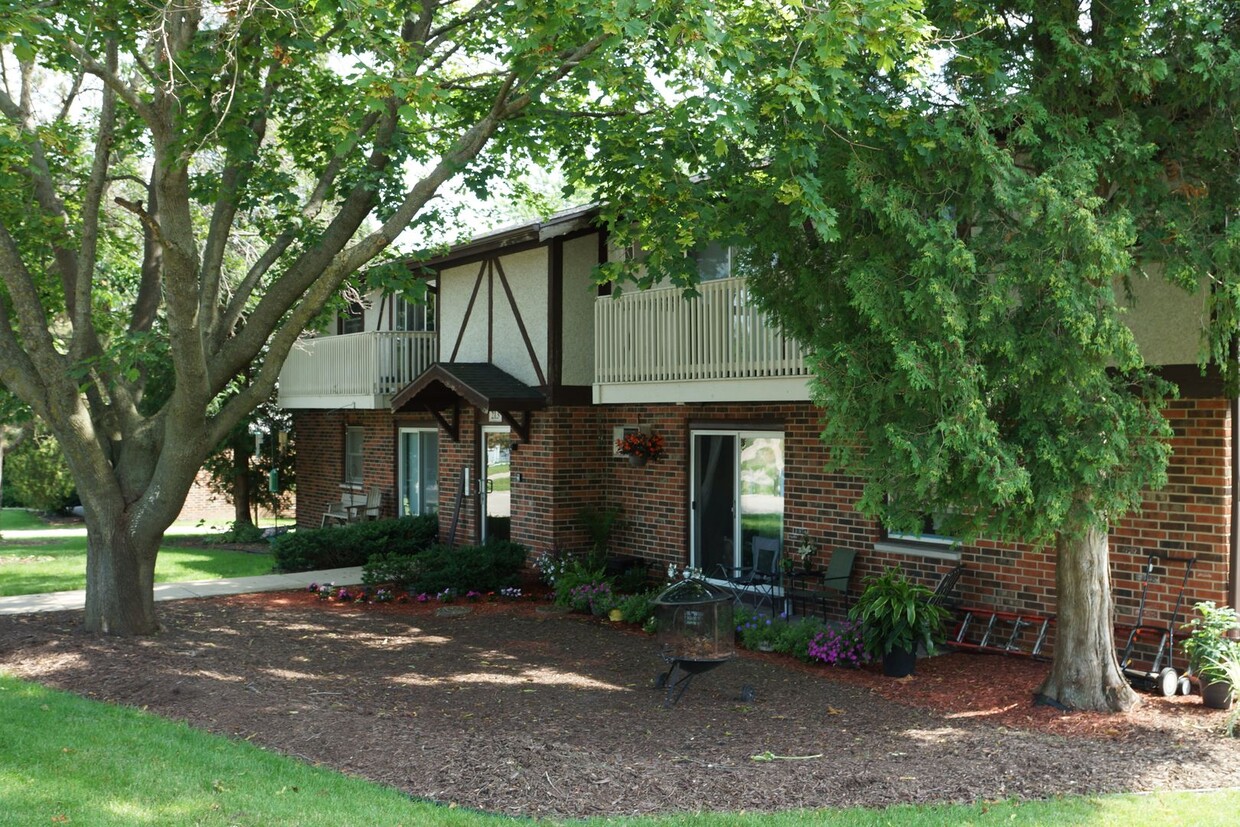 Foto principal - FREE heat, minutes from Madison and Fitchb...