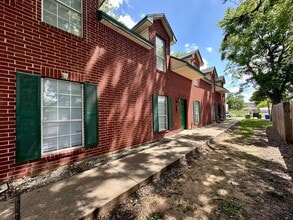 Building Photo - 1708 S 9th St