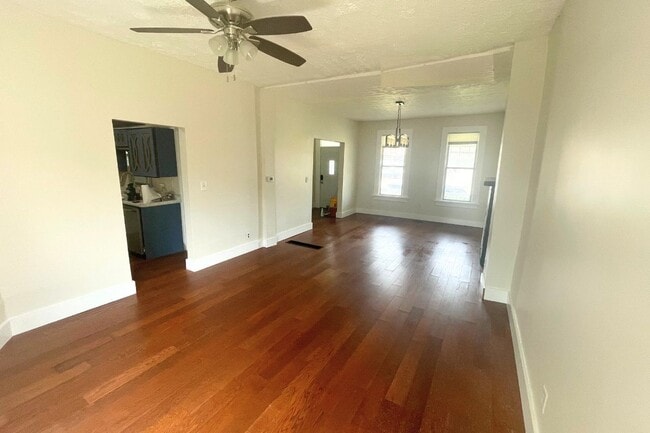 Bright & Open Living Room / Dining Room - 1449 E Long St