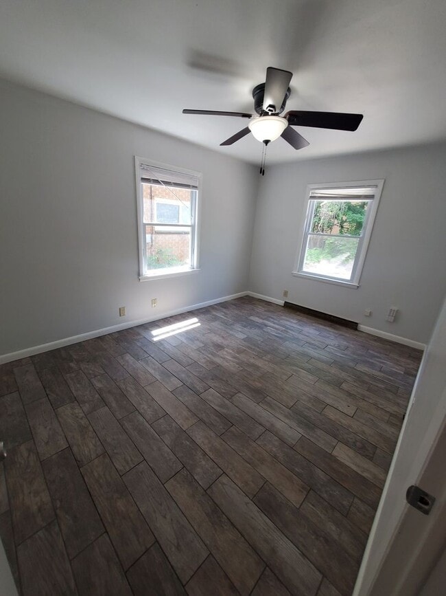 Building Photo - 2501-2505 S 44th St. - 8 Unit