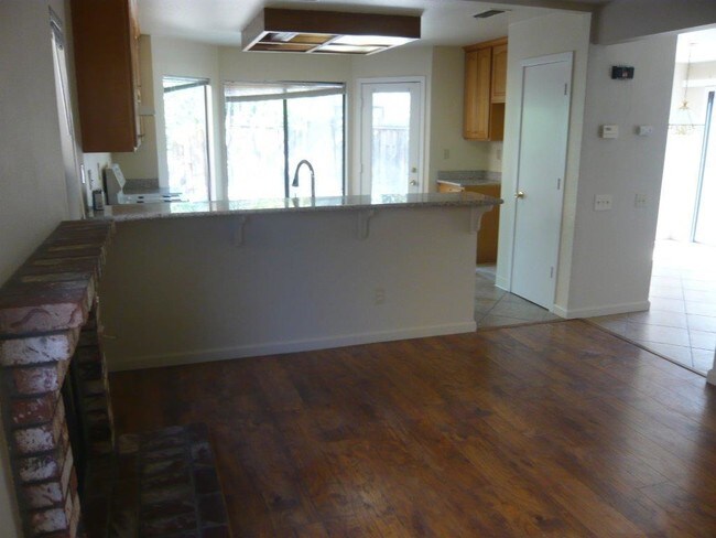 Building Photo - 2079 Meadowlark Ln