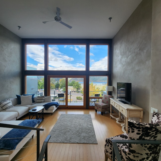 Building Photo - 606 Cascade Ave