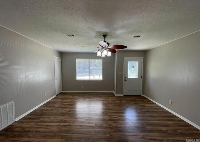 Building Photo - 600 Witts Dr