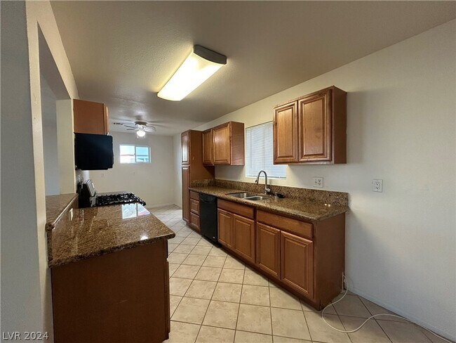 Building Photo - 224 Redstone St