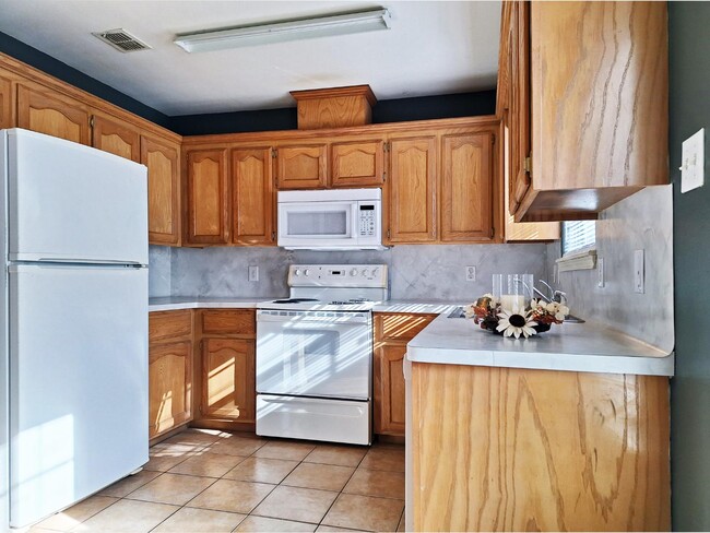 Foto del edificio - 2502 Cervantes Ave