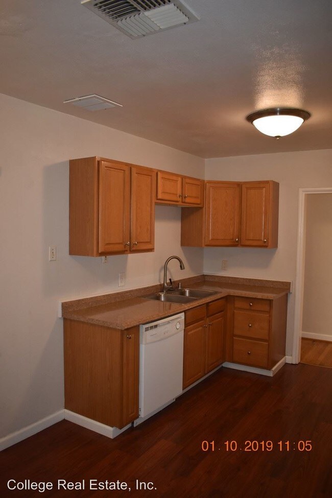 Foto del edificio - 121-123 E Fairmont Ave