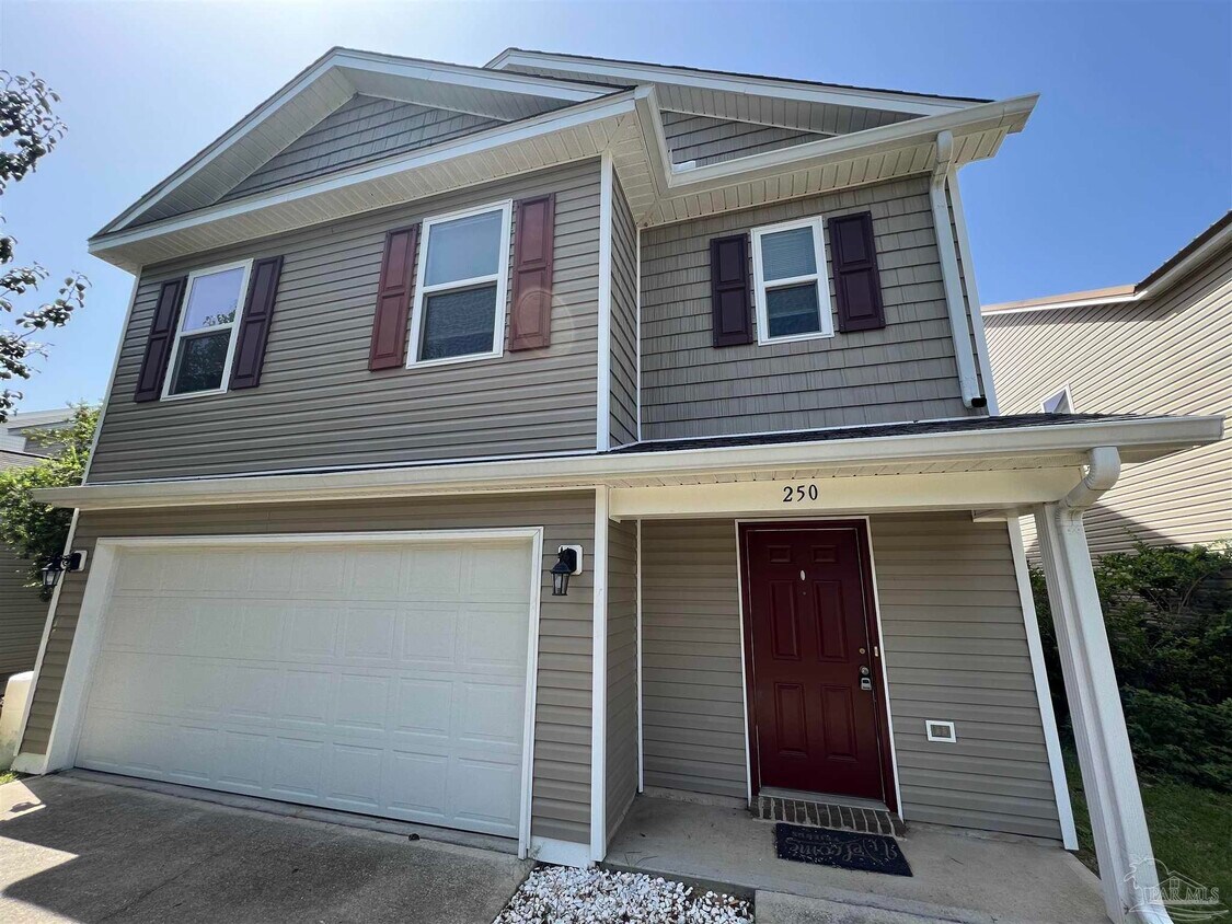 Foto principal - 250 Cottage View Dr