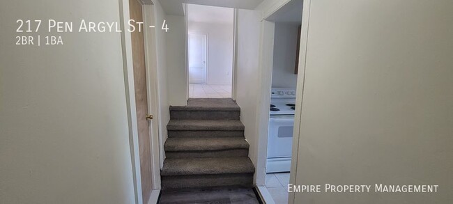 Building Photo - 1st Floor-2 Bedroom / 1 Bathroom Apartment...