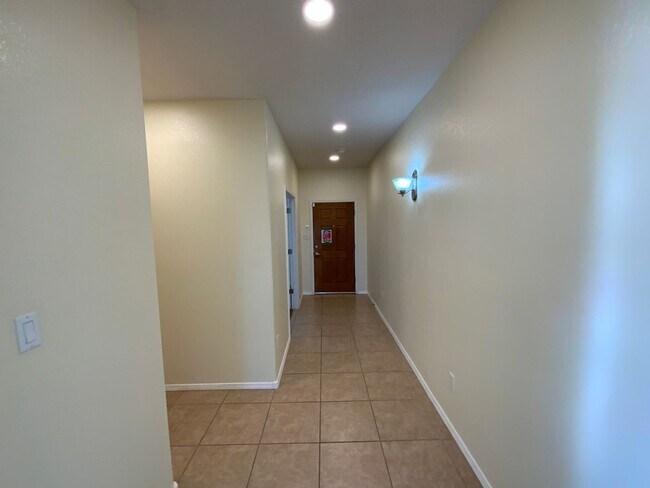 Foto del edificio - 4 Bedroom Single Story Home Available Near...