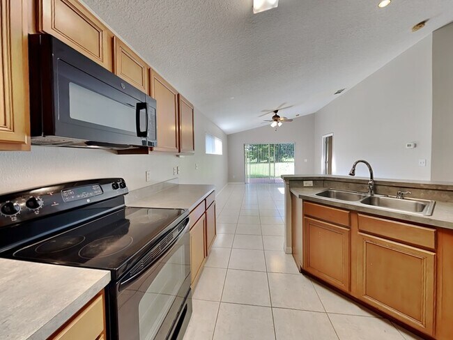 Foto del edificio - 12806 Sophiamarie Loop