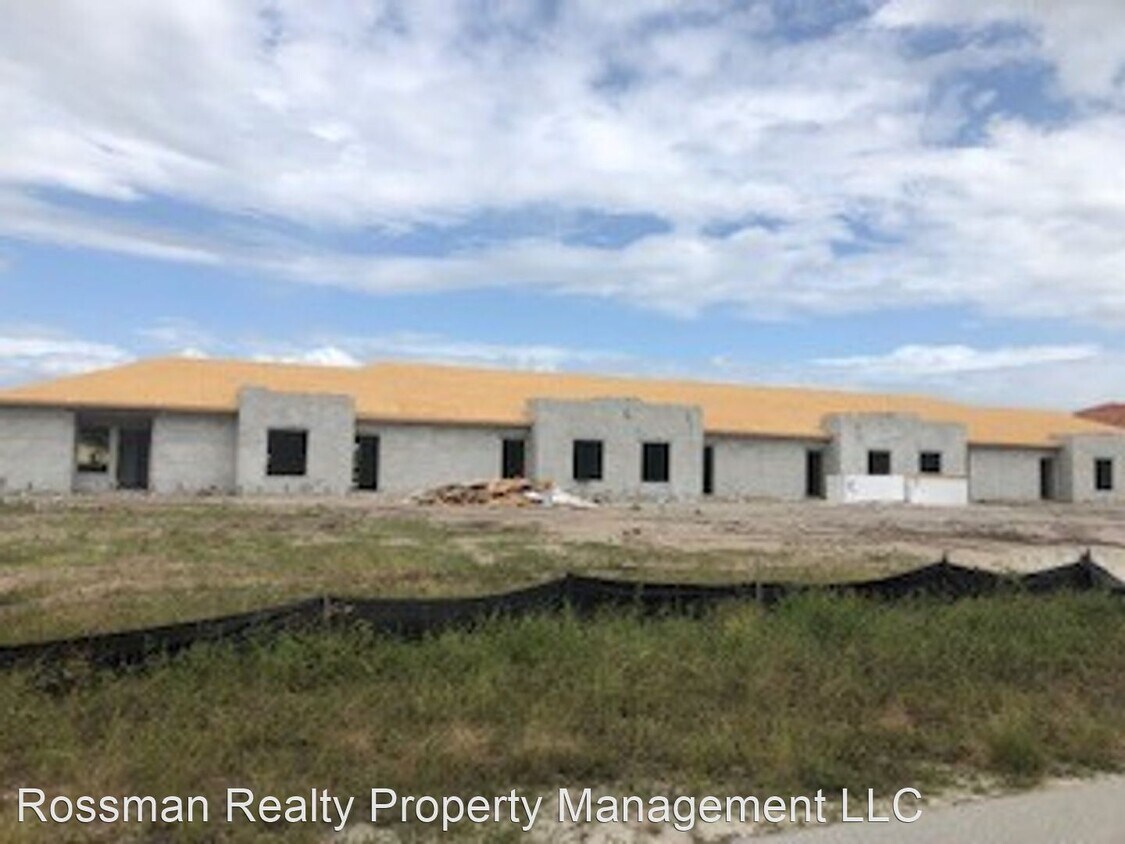 Building Photo - 3409 SW 8th Pl