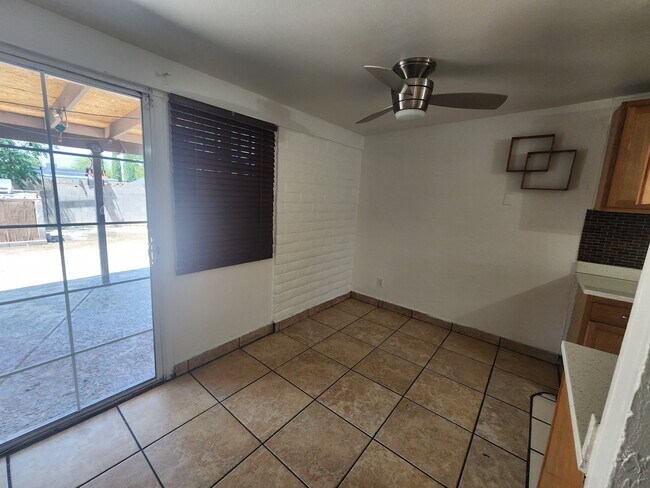 Foto del edificio - 6995 E Lurlene Dr