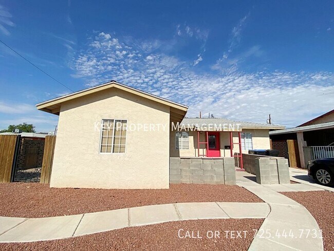 Building Photo - MODERN UPGRADED 2 BEDROOM HOME W/ HUGE BAC...