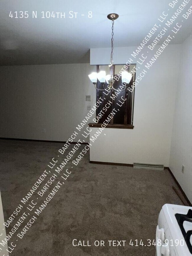 Foto del edificio - 4135 N 104th St