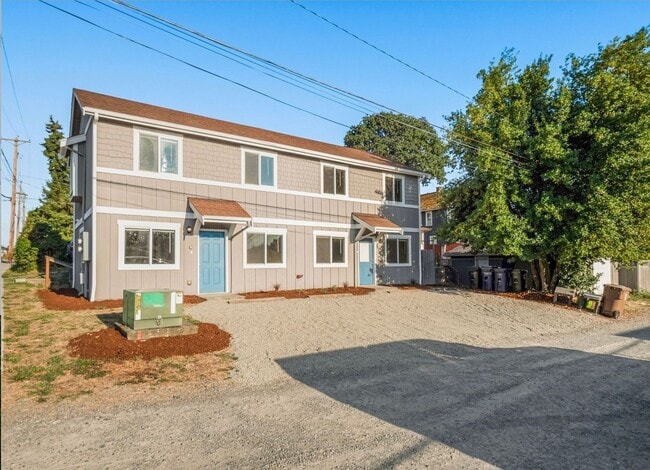 Building Photo - Spacious 2-Bedroom Duplex Near Tacoma Mall – Townhouse Style Living